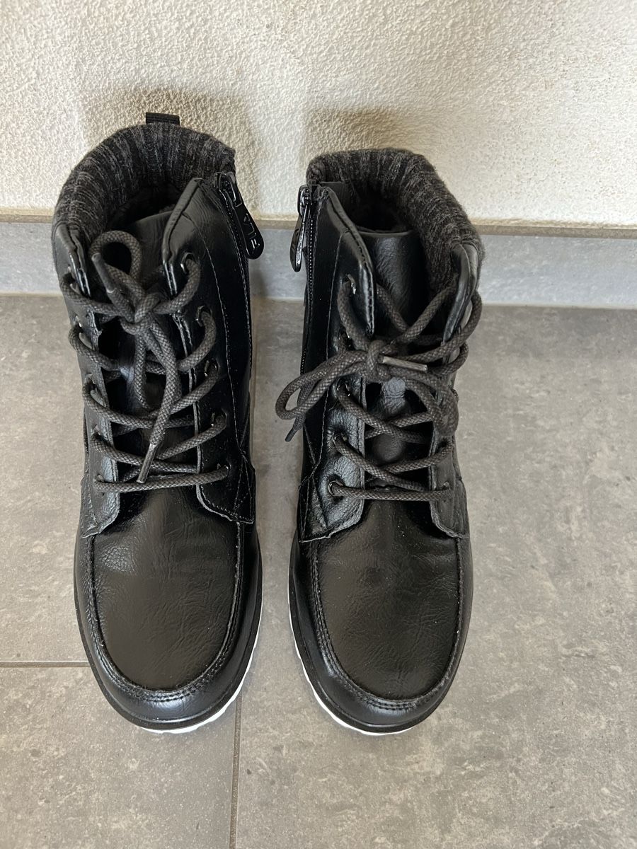 Fila Chaussures filles: Fila Schuhe Grösse 37 – D'occasion à Würenlingen par Isa750