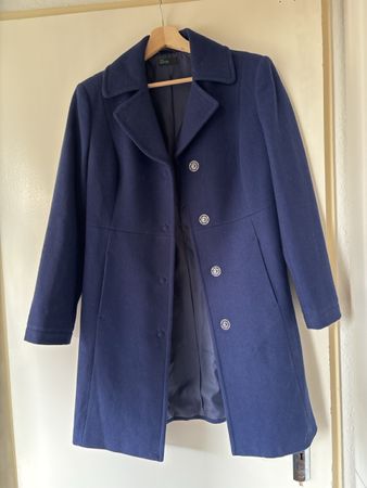 Manteau femme Benetton en laine, état neuf jamais porté.