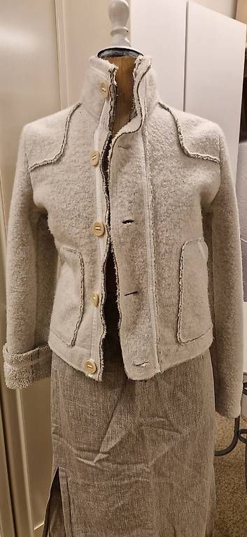 Giacche: NILE Sportswear Jacke beige – Usato da maienfeld venduto da flower1011