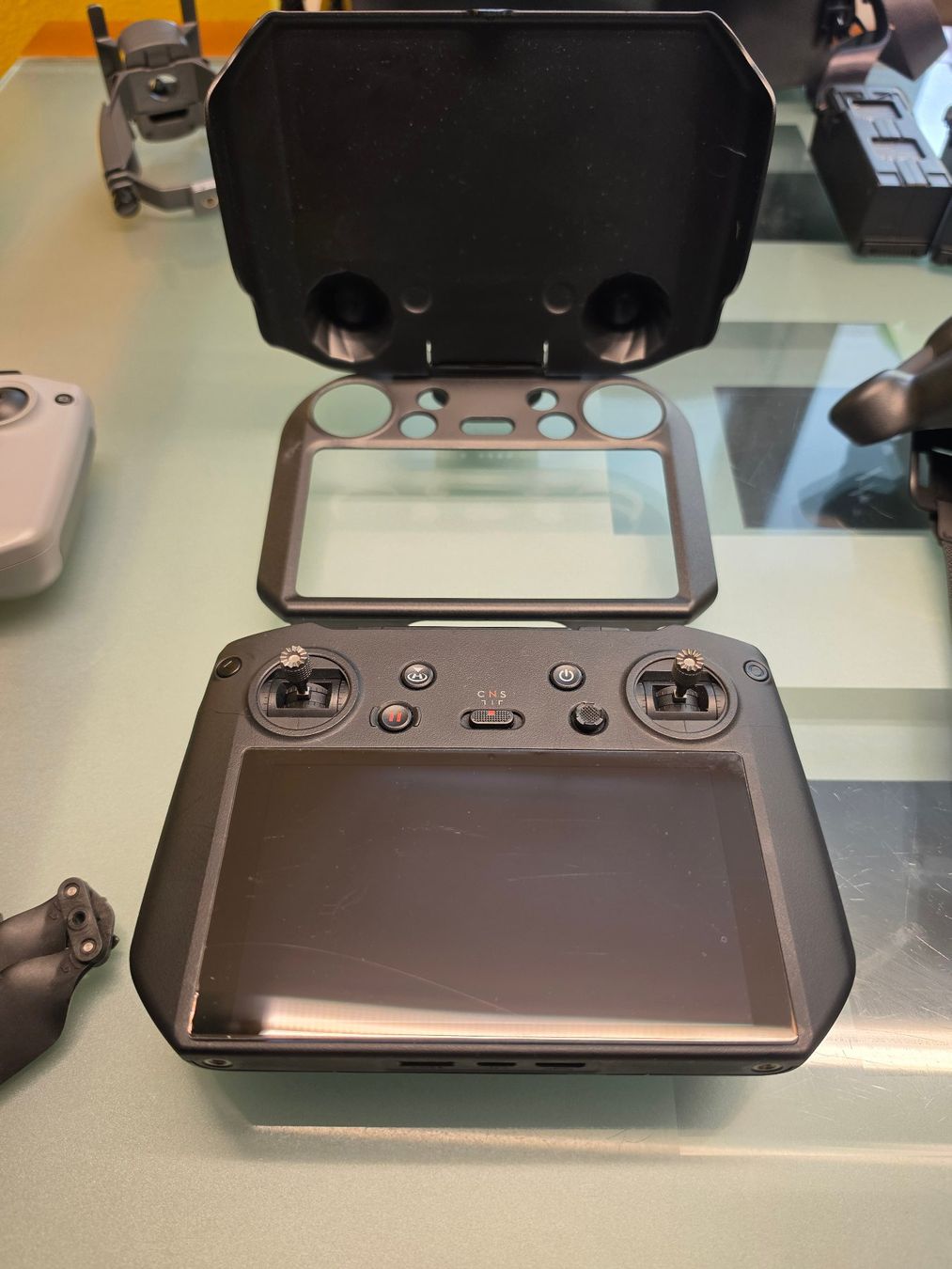 DJI Modellismo RC: DJI Mavic 3 + RC Pro – Usato da Genève venduto da Pequeoo7 1