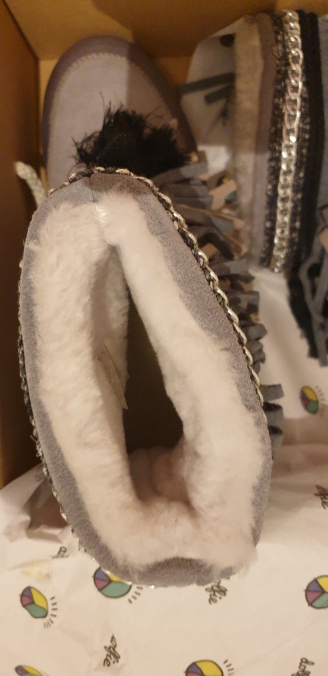 Scarpe da donna: Lammfell Stiefeln mit Fransen NEU Gr. 38 – Nuovo e nell'imballaggio originale da Wettswil venduto da the_jr6l 1