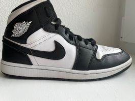 Air Jordan 1 Mid Panda