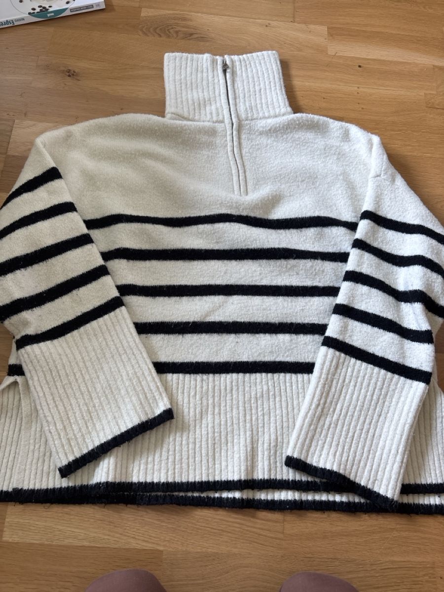 Bershka Maglioni & Felpe: Zip-up Pulli weiss-gestreift, Gr. M, neuwertig! – Usato da Grosshöchstetten venduto da annalena288 1