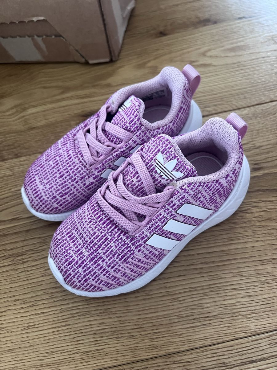 Adidas Chaussures filles: Adidas Sneaker Gr. 23 – D'occasion à Breitenbach par Saskia.Betschart