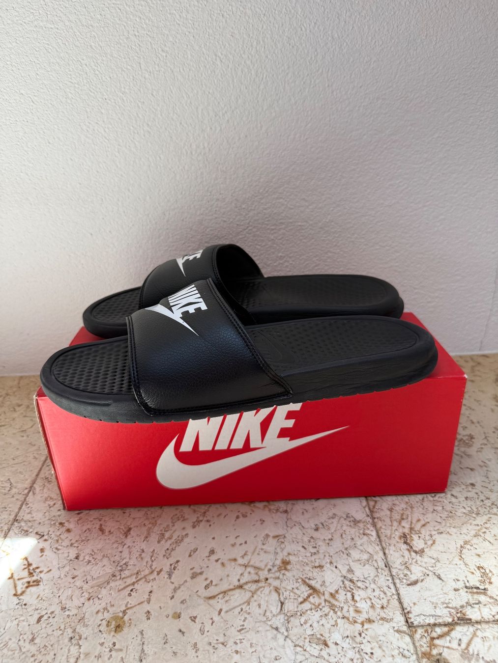Nike Scarpe da uomo: Nike Victori One Slipper – Usato da Worb venduto da le_castor 1