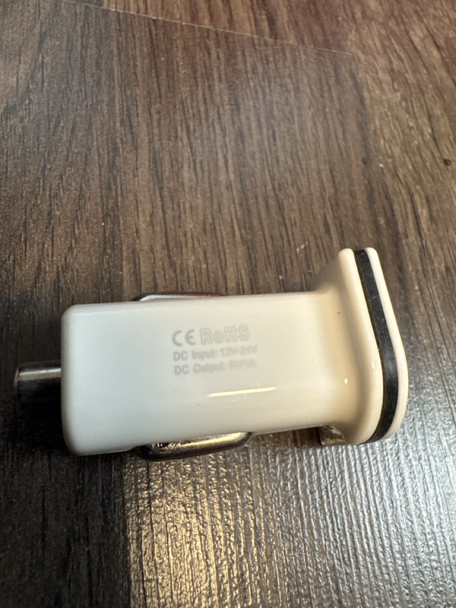 Apple Chargements: FIFO Auto Ladegerät mit Kabel iPhone/iPad weiss – Neuf avec emballage d'origine à Ehrendingen par Sansav 2