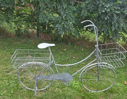 Vélo décoratif pour jardin neuf