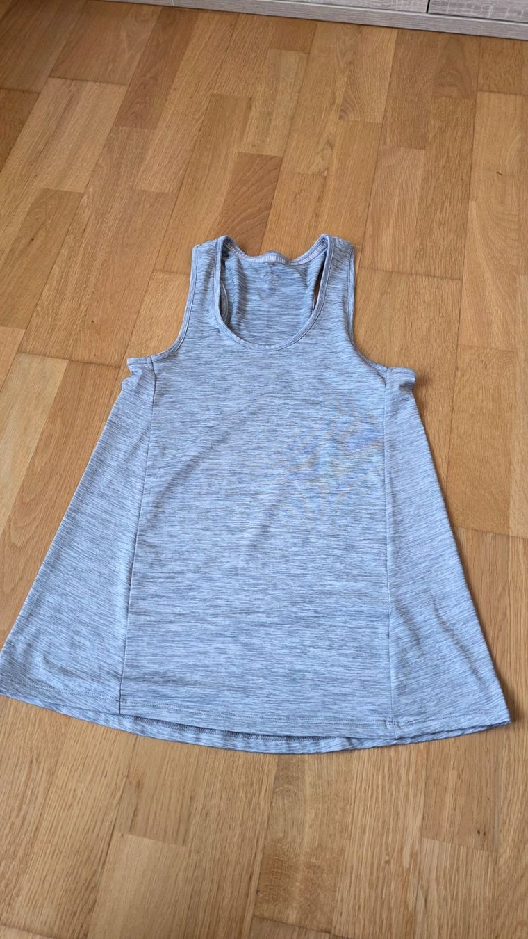 T-shirt: Sportshirt GR.M – Usato da Dübendorf venduto da Jolenia