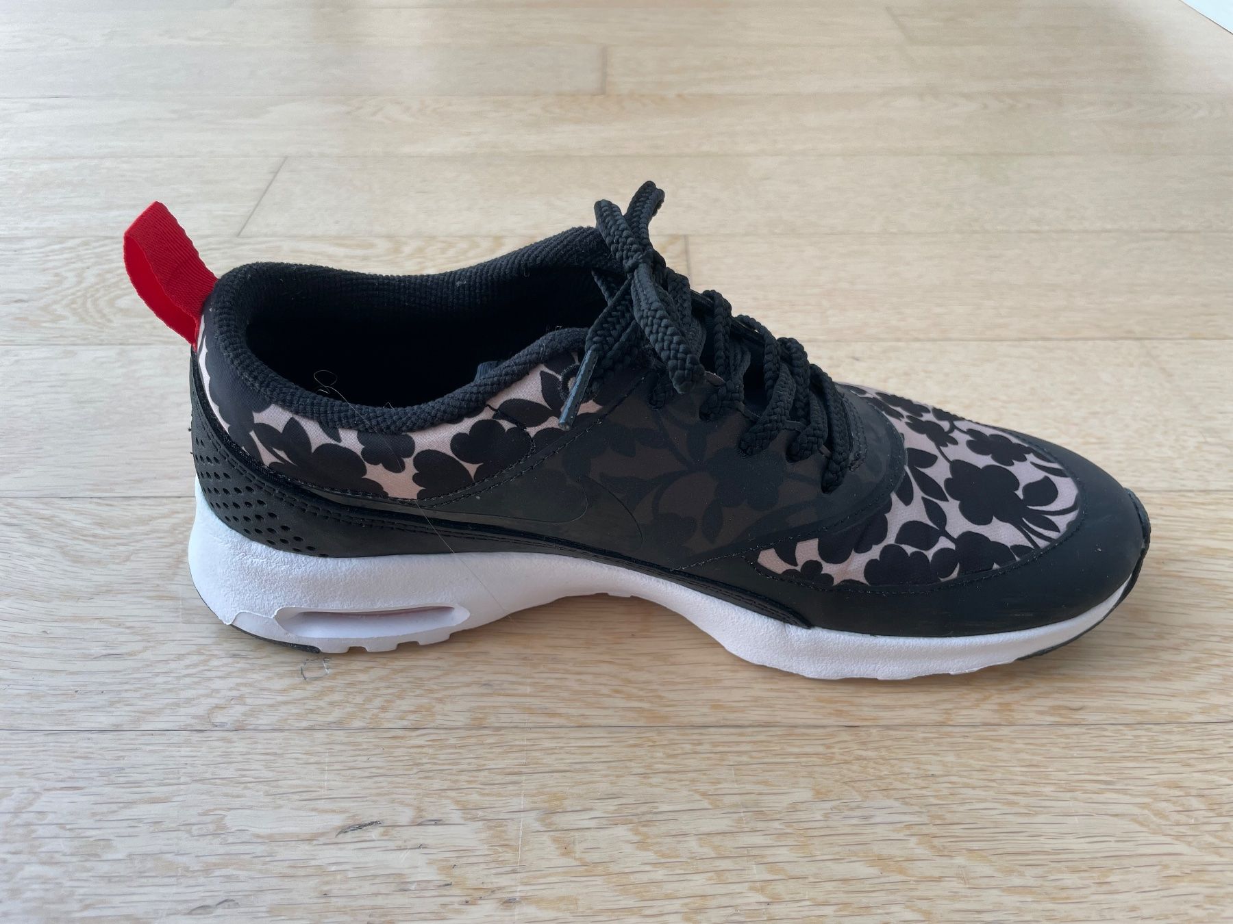 Nike Scarpe da donna: Nike Air Max Thea, schwarz mit Blumenmuster, Grösse 40 – Nuovo (secondo la descrizione) da Corcelles NE venduto da gingerbrain 3
