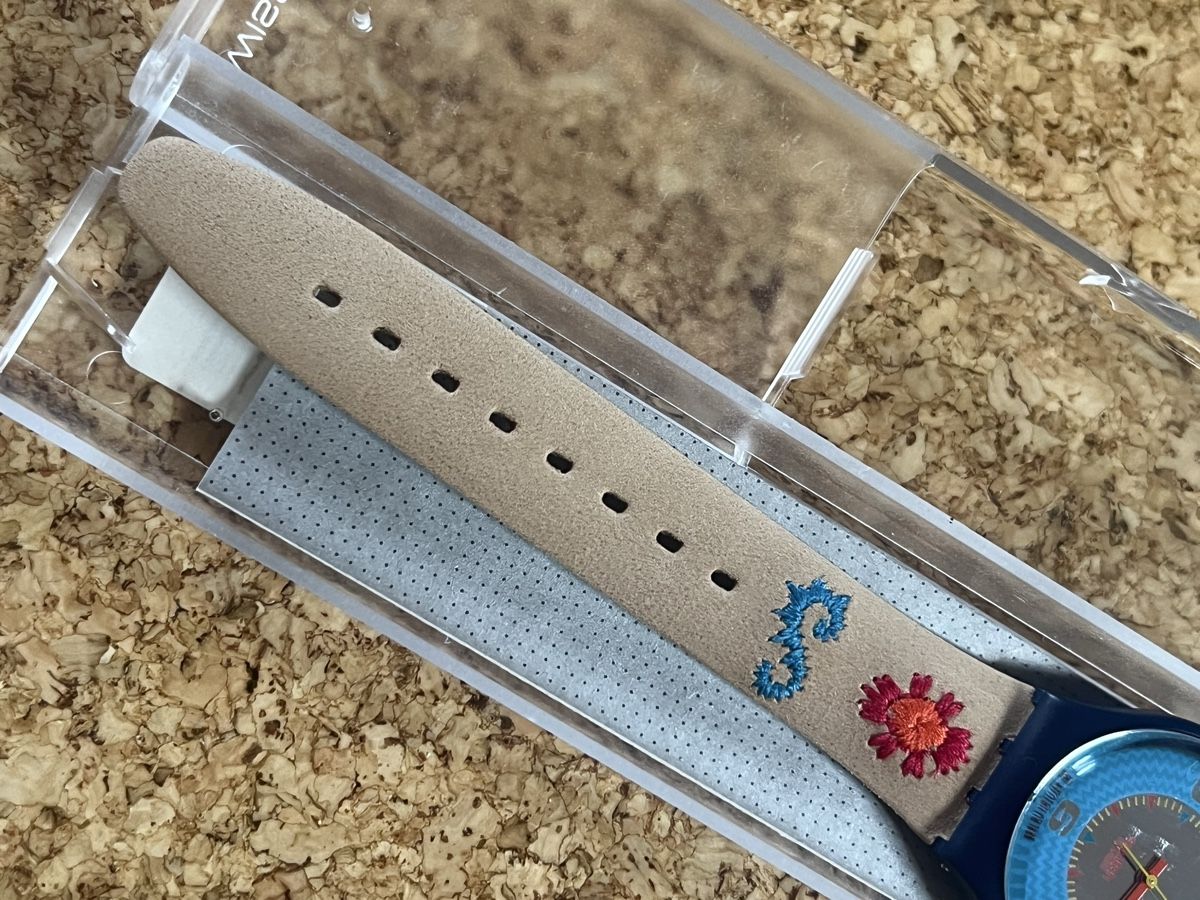 Swatch Montres: Damen Uhr Swatch Hellblau-gesticktes Armband – D'occasion à Basel par bellespirit 3