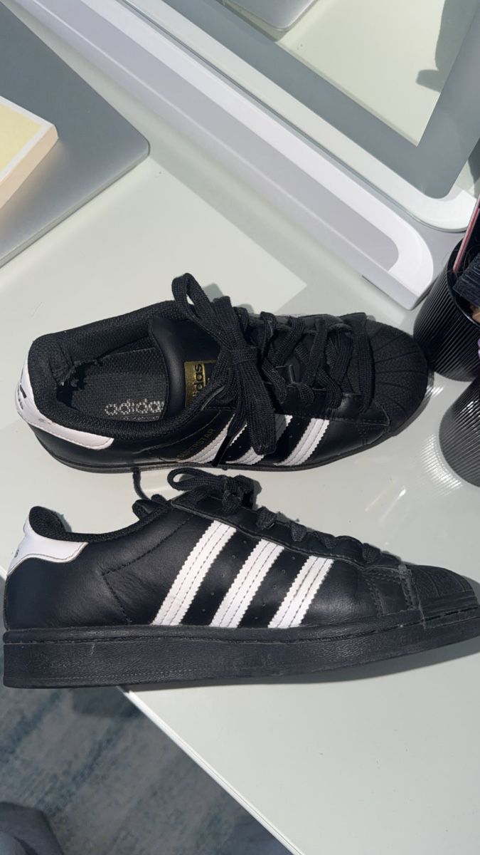 Herrenschuhe: Baskets Adidas Superstar noires et blanches, état usagé – Gebraucht aus Crissier von eld_gkq6 1