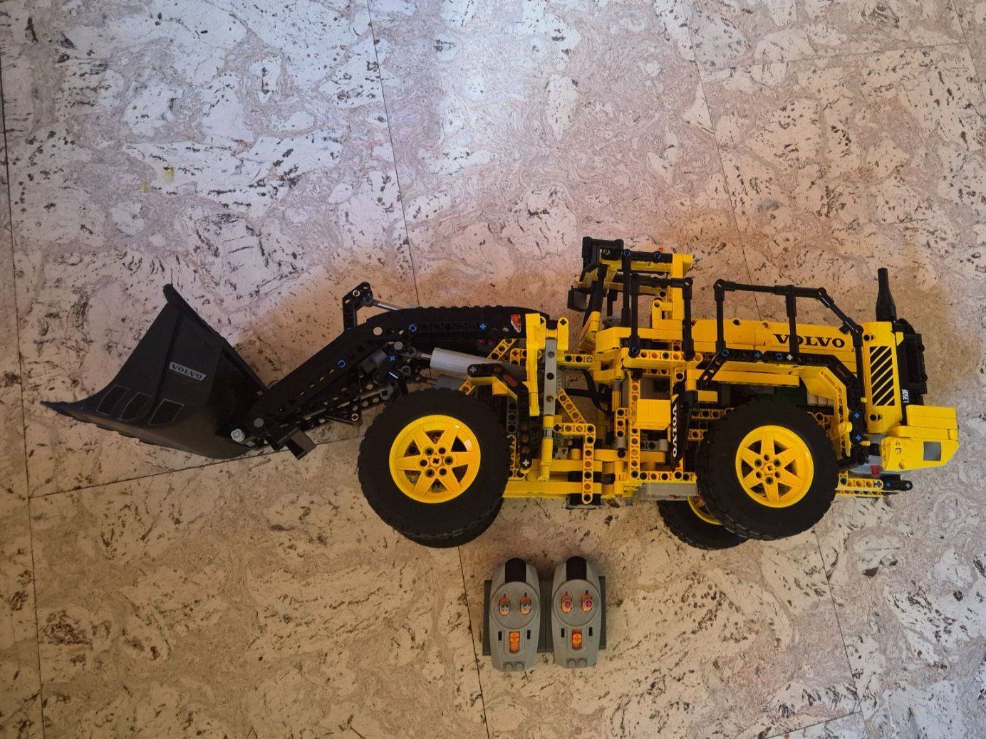 Lego Kit di costruzioni: LEGO Technic VOLVO L350F Radlader – Usato da Sundlauenen venduto da Goobeli 1