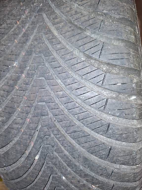 Pneumatici & Ruote complete: Winterreifen 245/45 ZR18 – Usato da Schliern b.Köniz venduto da Nalsa