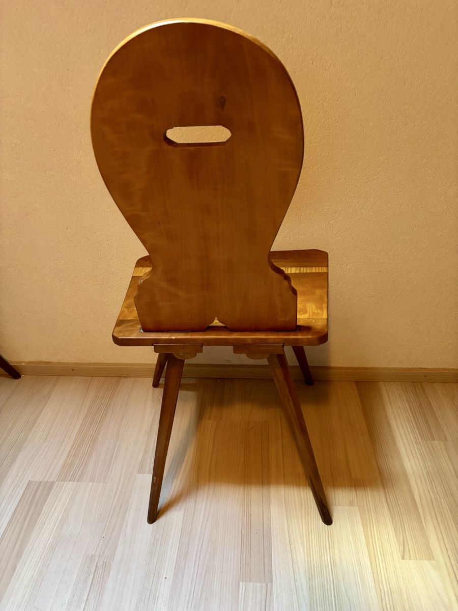 Chaises: Stuhl Stabelle Holz antik  – D'occasion à Gündisau par yuma06 2
