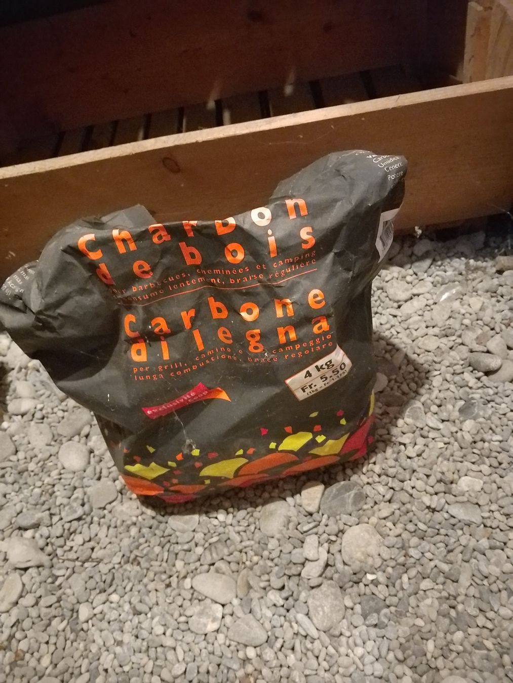 Articles en bois: Holzkohle 1/2 Sack – D'occasion à Weinfelden par PaterPio1968