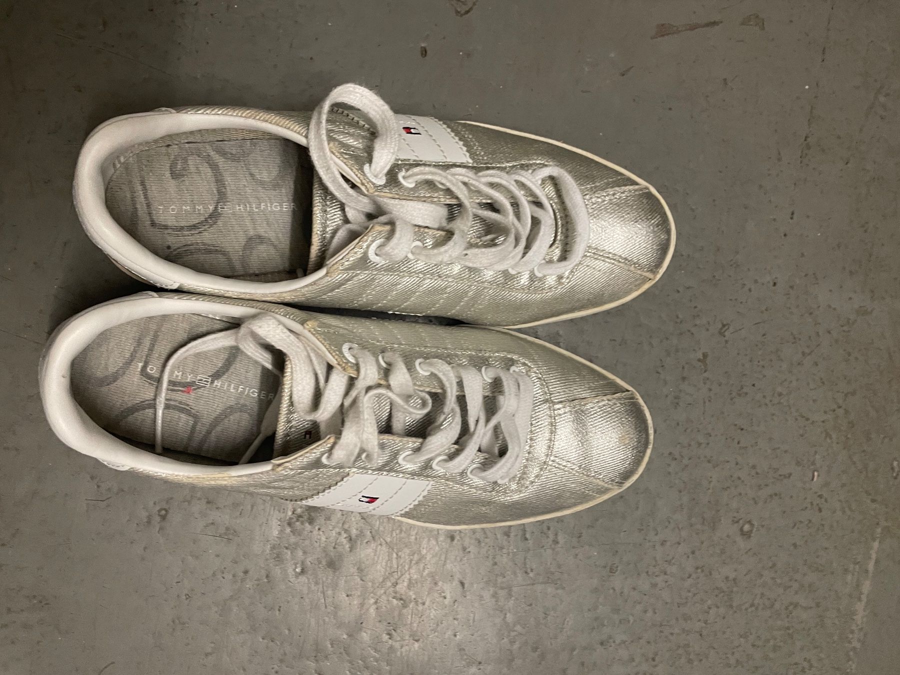 Tommy Hilfiger Scarpe da donna: Tommy Hilfiger Sneakers – Usato da Zürich venduto da Ivona3 5