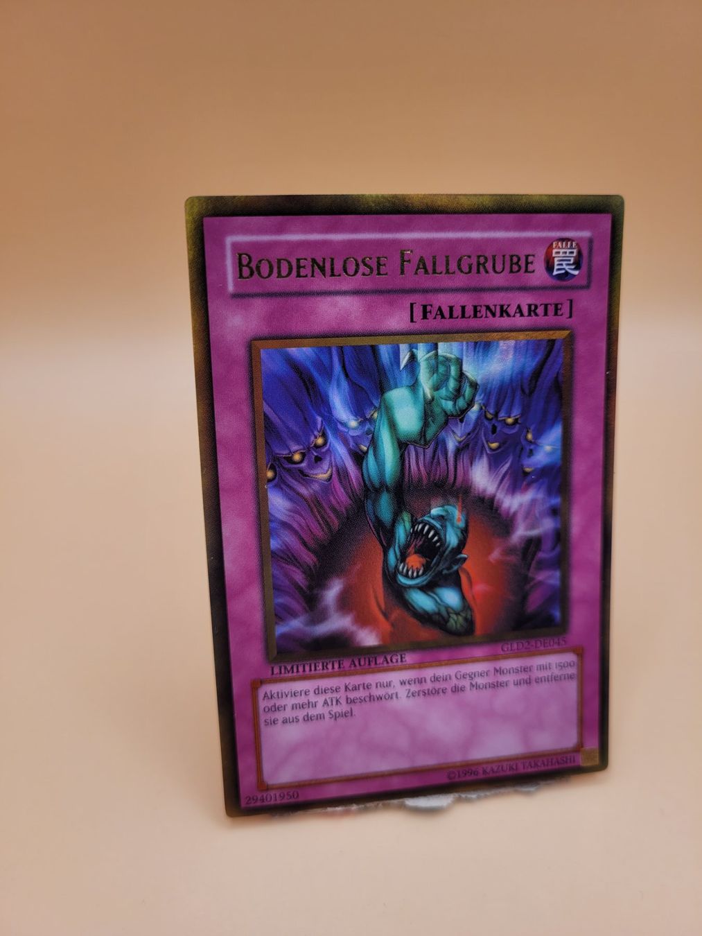 Yugioh Sammelbilder & Trading cards: Yu-Gi-Oh! Bodenlose Fallgrube, GLD2-DE045! – Gebraucht aus Basel von BT-WS1256 1