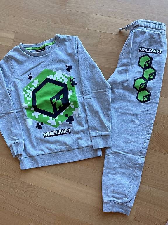 Lotti & Set di vestiti: Trainer und Shirts – Usato da Hinwil venduto da mar_7dnn 1