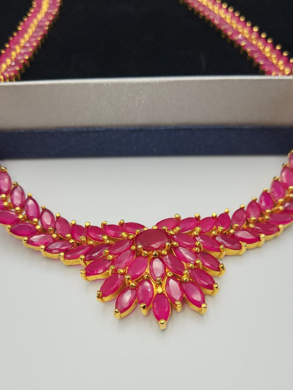 Catenine: Goldige Elegante Rubin Collier – Usato da Wald ZH venduto da SwissPawnshop 5