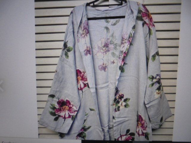 Giacche: Sommerjacke mit Kapuze Blumen – Usato da Hinwil venduto da Glasperlen 7