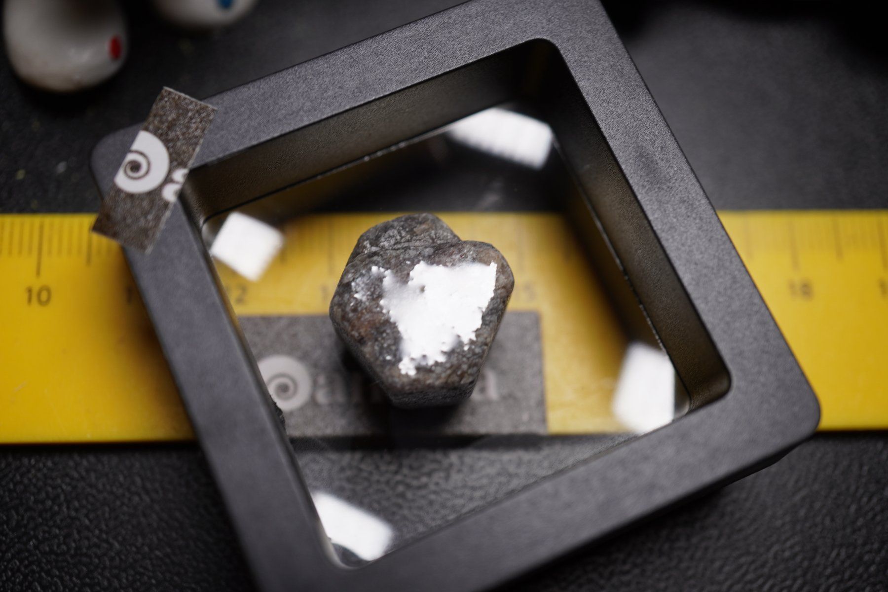 Minerali & Pietre curative: Sapphire    Rohstein im Böxli no2 – Nuovo e nell'imballaggio originale da Eschenbach SG venduto da topstone