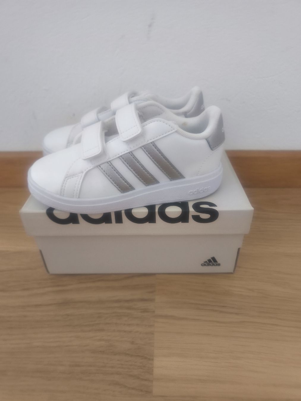 Adidas Scarpe per ragazzi: Adidas Kinder Gr 27 – Usato da Murten venduto da pla_j9qh 4