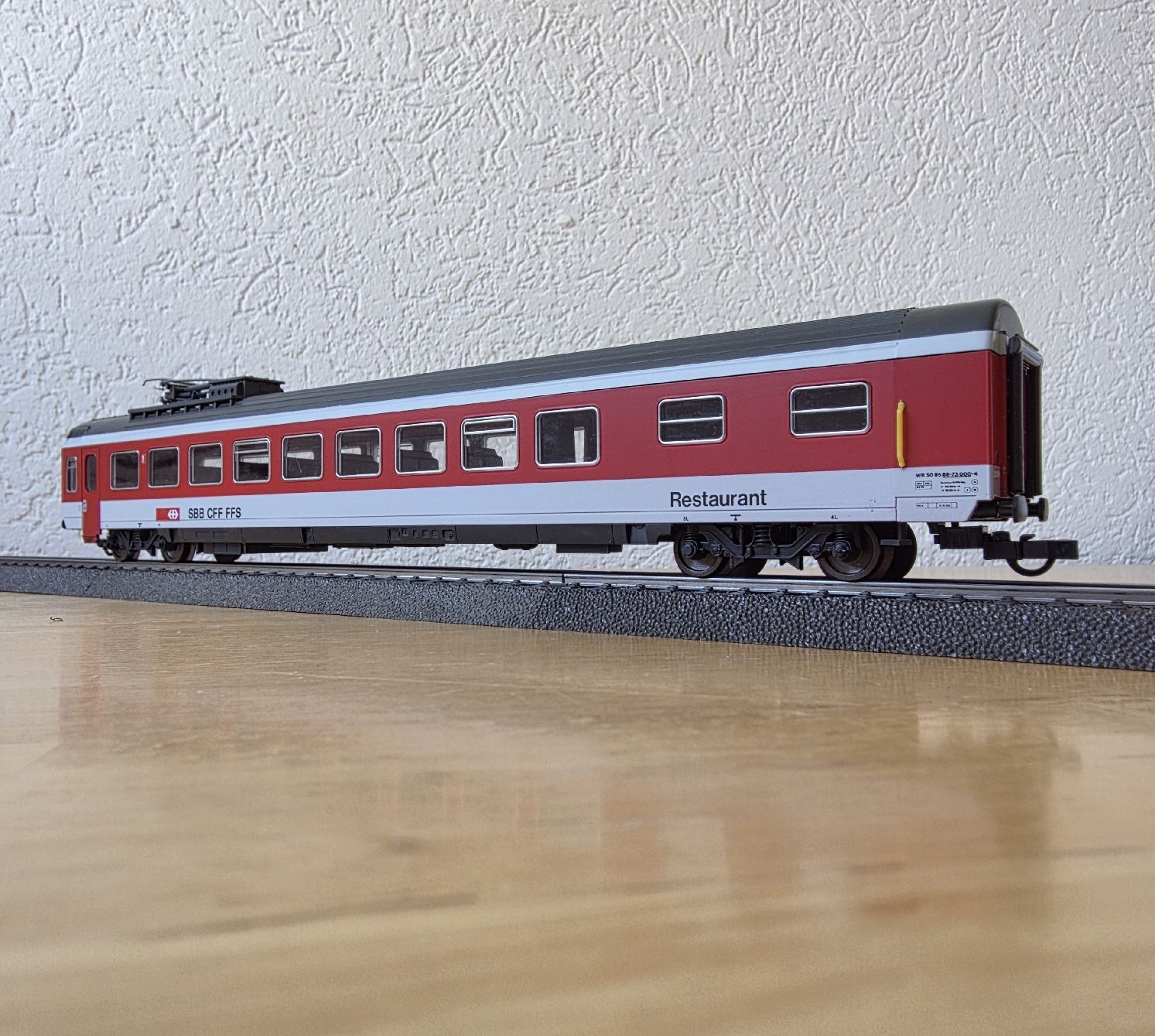 Roco Modellini di ferrovie: Roco H0, SBB CFF FFS Restaurant Wagen, 44228A – Usato da Männedorf venduto da Modell-Spezialisten 1