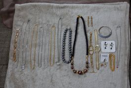 1 schönes 22 teiliges Modeschmuck Set