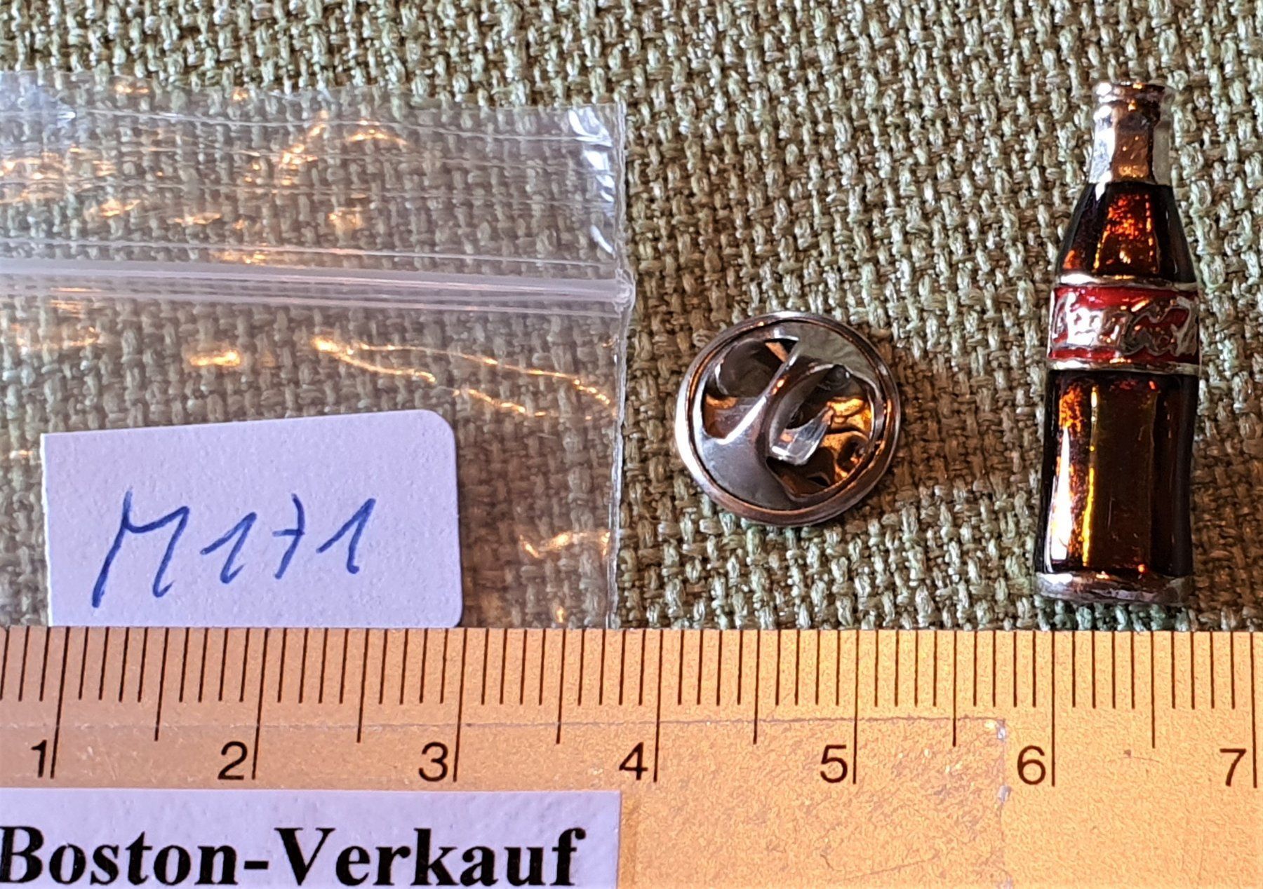 Coca-Cola Placchette & Badge: M171 - 3D Pin 1/2 Coca Cola Flasche – Usato da Reinach BL venduto da Boston-Verkauf 3