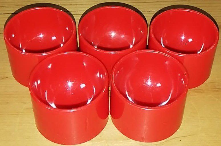 Sonstiges Geschirr: Vintage 70s 5 rote Eierbecher Kunststoff – Gebraucht aus Wolfhalden von Elisabeth_b