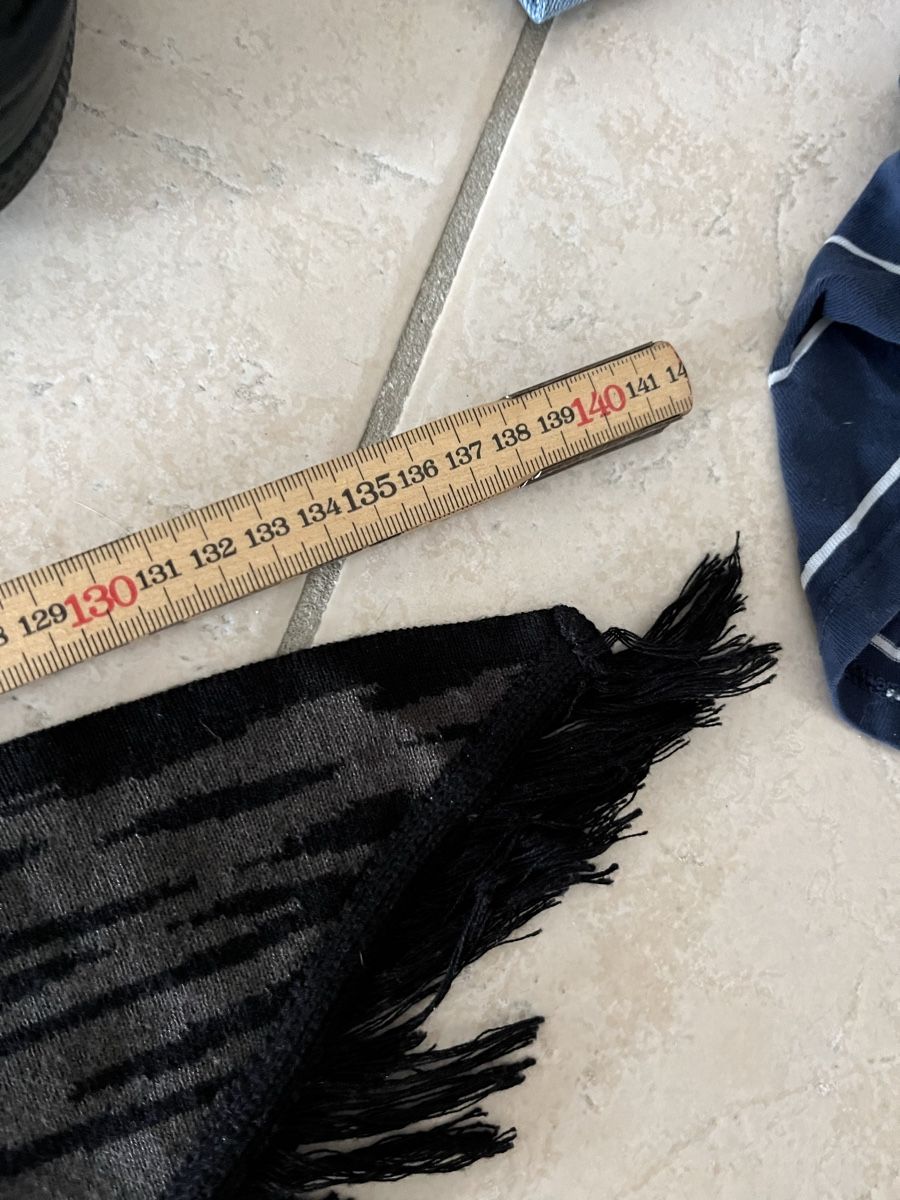Foulard & Sciarpe: Weicher Dreiecksschal mit Fransen schwarz/grau – Usato da Wolfhausen venduto da Sel86i 2