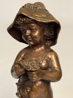 Schwere Kunstbronze Mädchenfigur signiert Daniel
