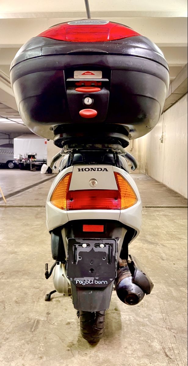 Honda Scooter: Honda Lead 100cc Roller (gebraucht) – Difettoso da Muri b Bern venduto da Mustermann 4