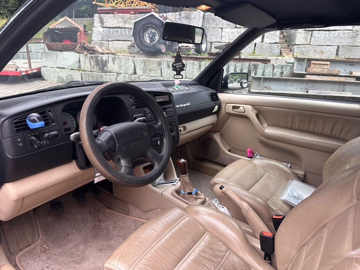 VW Automobili: VW Golf Cabriolet dunkelgrün Schaltgetriebe – Usato da Schmerikon venduto da mir_c2lz 7