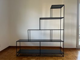 Schwarzes Treppenregal, Regal, Designerstück
