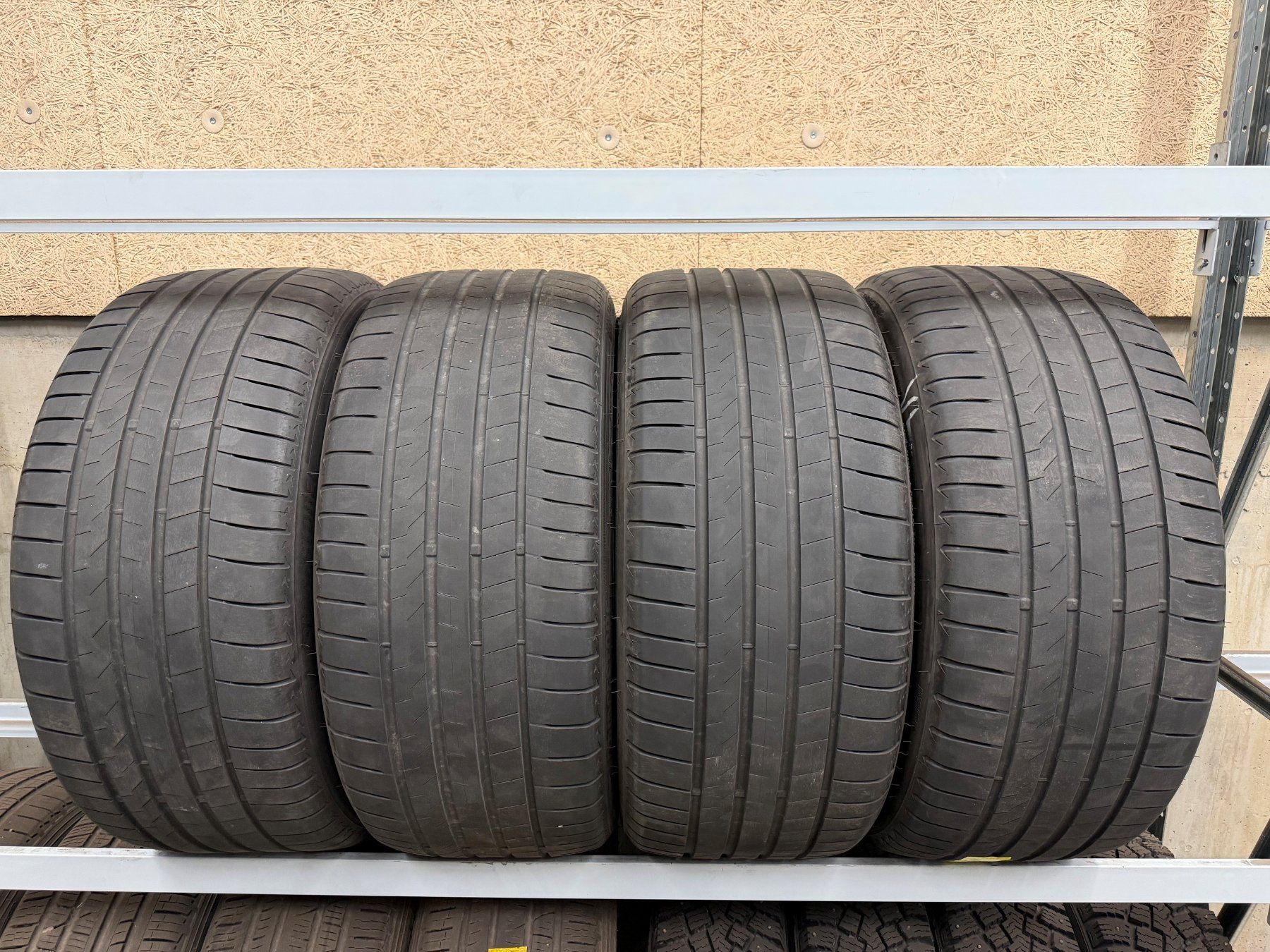 Bridgestone Pneumatici & Ruote complete: Sommerpneus 22" / Bridgestone – Usato da Schönried venduto da Bahnhofgarage-Haldi