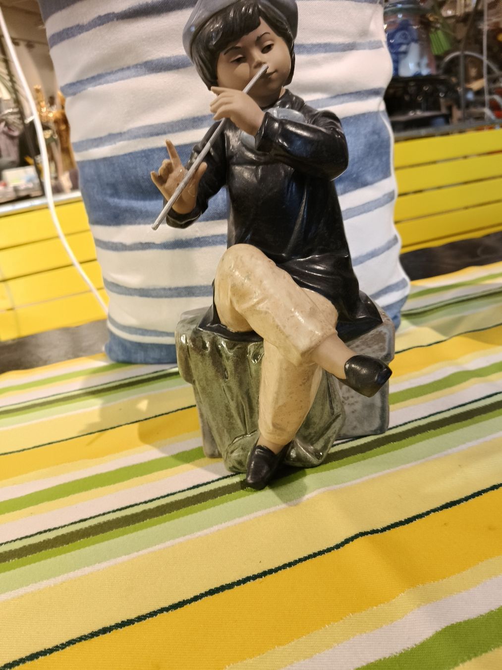 Figuren: Wunderbare SELTENE Nadal GRES Figur Asiatischer Junge spielt – Gebraucht aus Zwingen von inf_2blh
