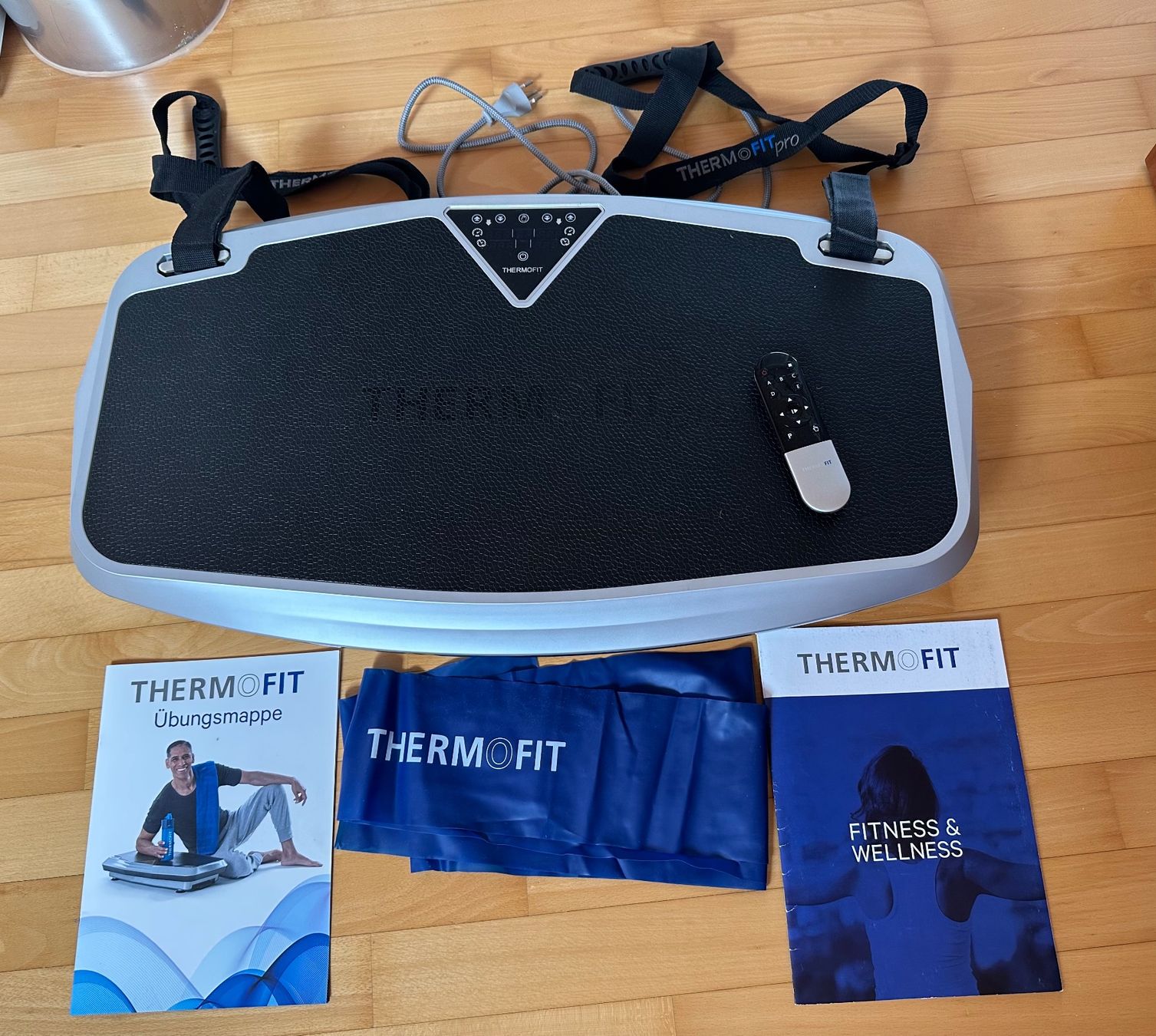 Thermofit Hometrainer: THERMOFIT PRO Vibrationstrainingsgerät – Usato da Hombrechtikon venduto da Foto58