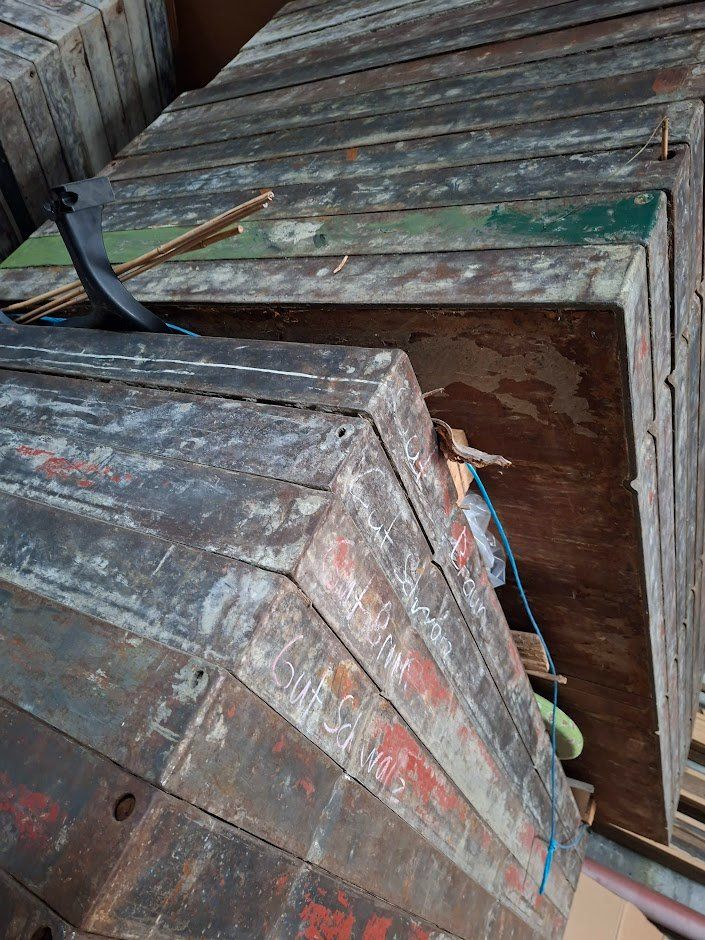 Piatti di portata: Wandschalung Betonschalung Elementenschalung – Usato da Hasliberg Wasserw venduto da esus 7