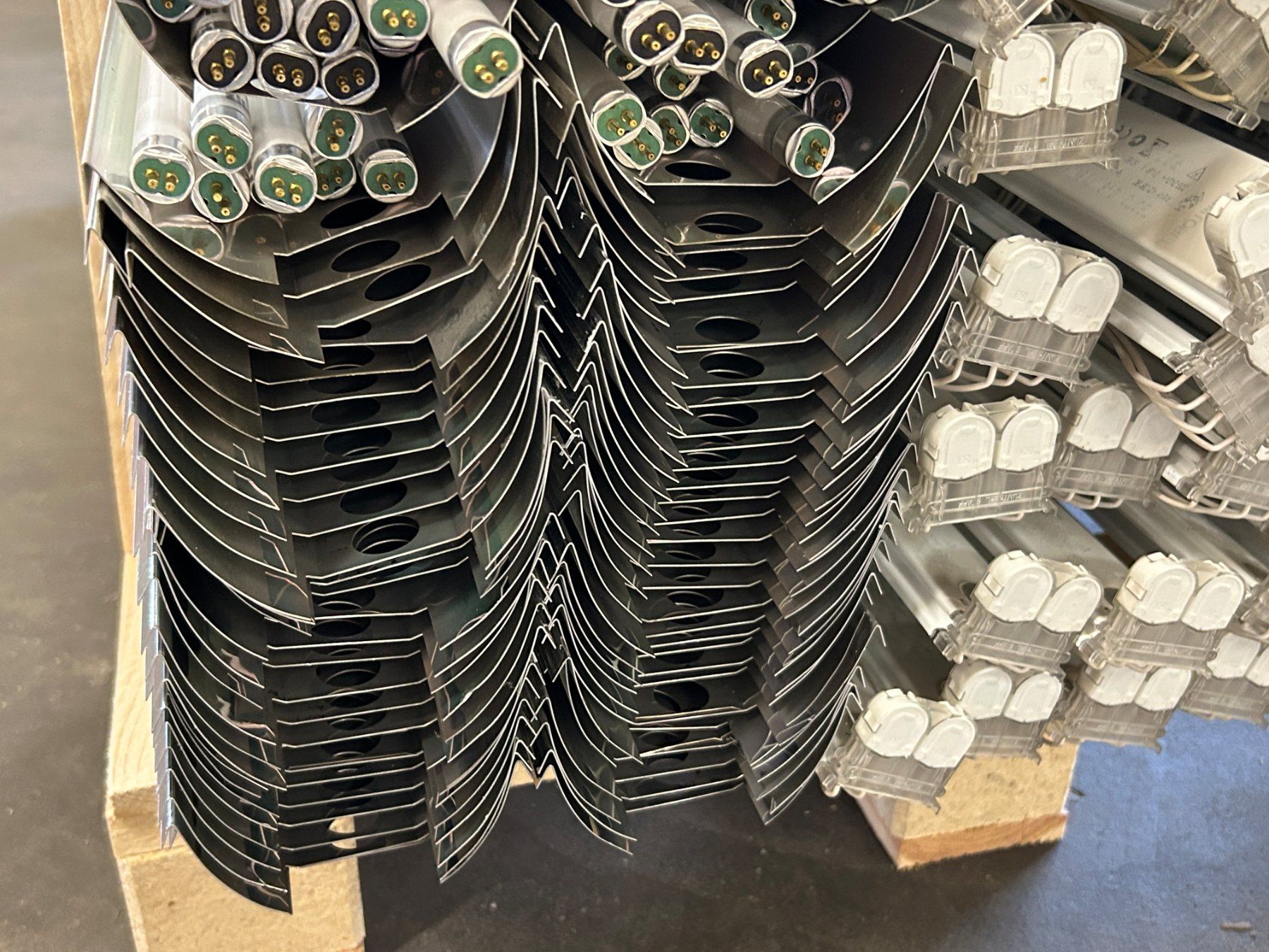 Zumtobel Lampadari & plafoniere: Zumtobel TECTON Hallenbeleuchtung – Usato da Zofingen venduto da Maschinenfabrik 2