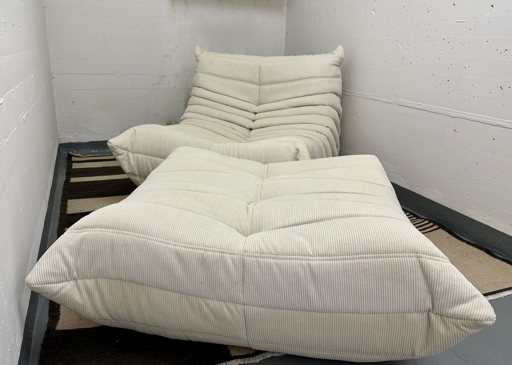 Ligne Roset Poltrone: Neu gepolstertes Togo Set  Sessel + Pouf – Nuovo (secondo la descrizione) da Zürich venduto da ERATOMIUM 1