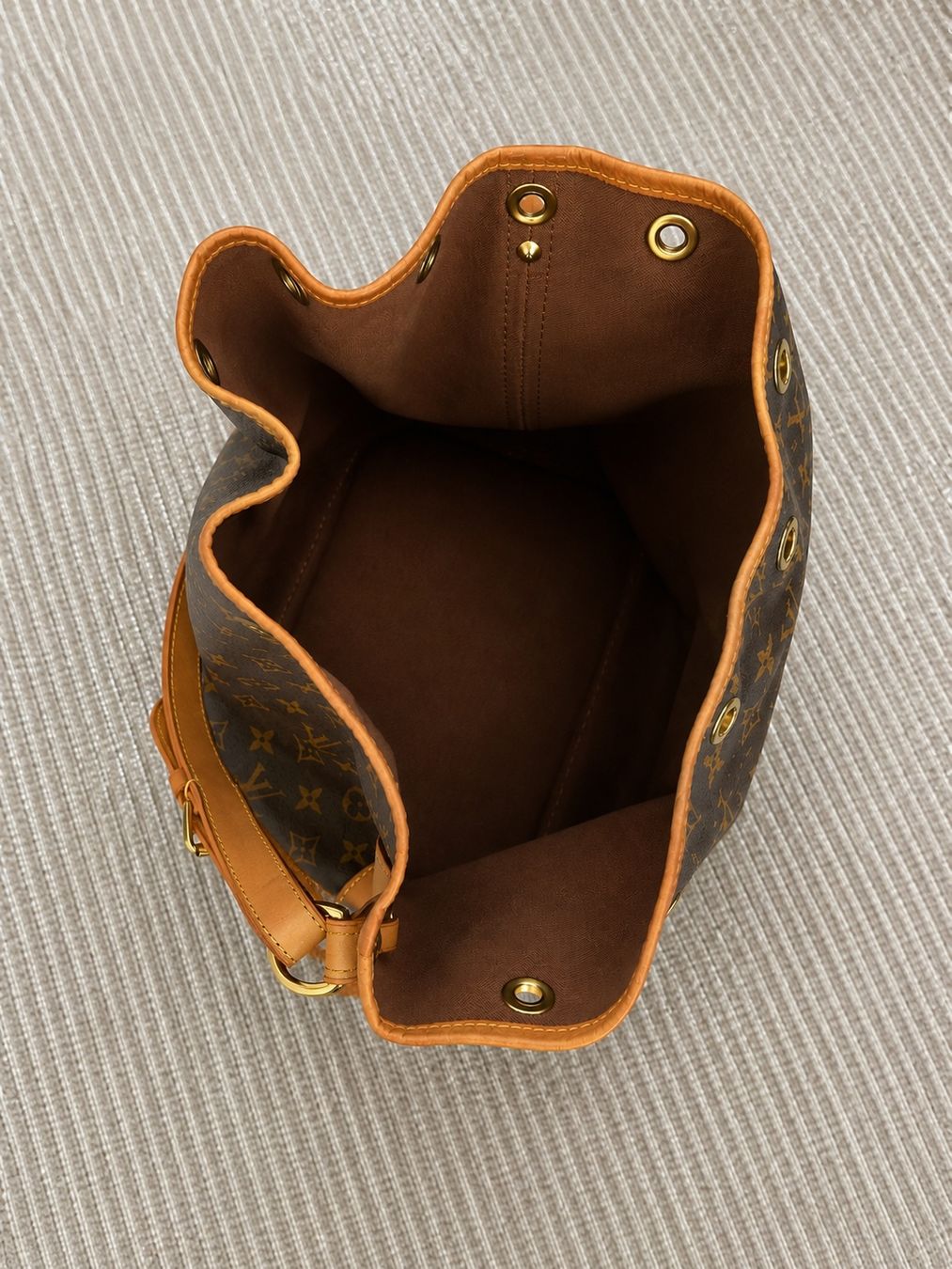 Louis Vuitton Borse da donna: Louis Vuitton Noé Petit Monogram Canvas – Usato da Zürich venduto da Maraludwig 1