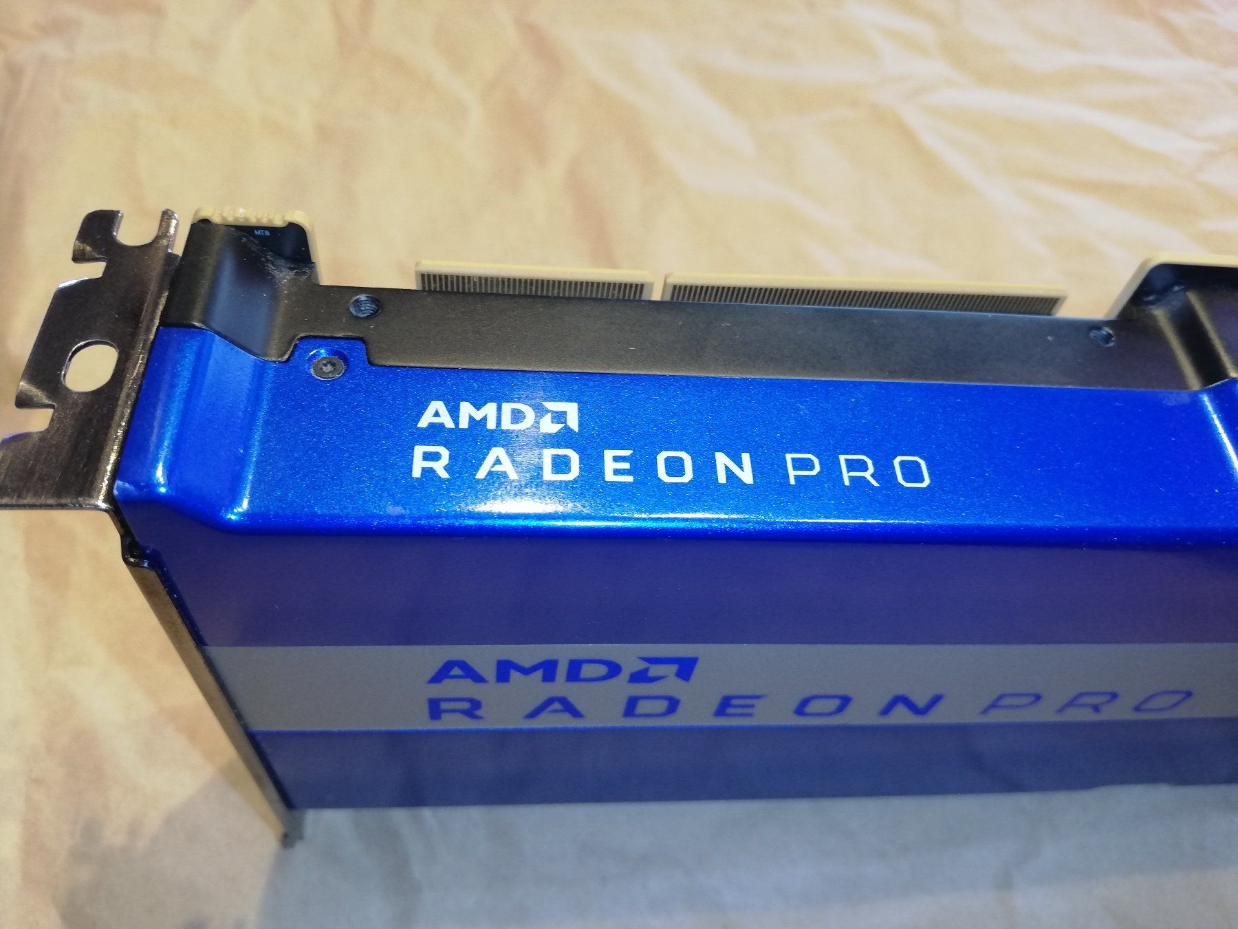 Amd Schede grafiche: AMD Radeon Pro VII   /   16 GB, HBM2 – Usato da Aarau venduto da jesty257 7