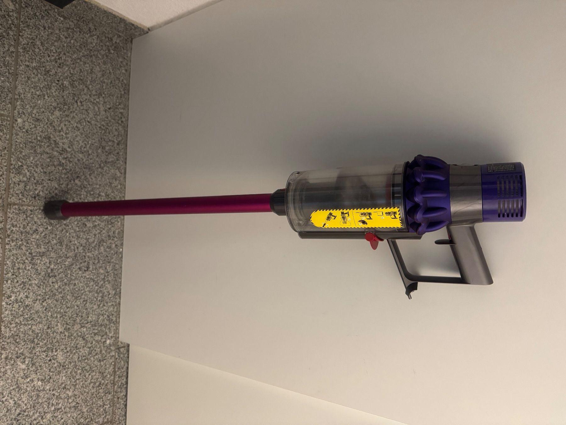 Dyson Staubsauger & Zubehör: Dyson V10 – Gebraucht aus Altstätten SG von Sunreiss