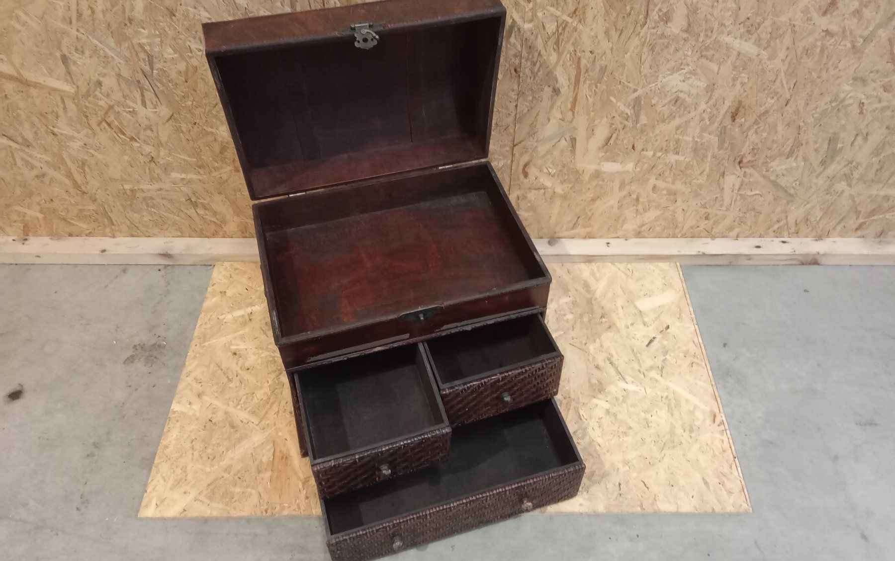 Cassapanche: Vintage Truhe/Kommode , einzigartiges Design – Usato da Mollis venduto da gar_wqz5 1