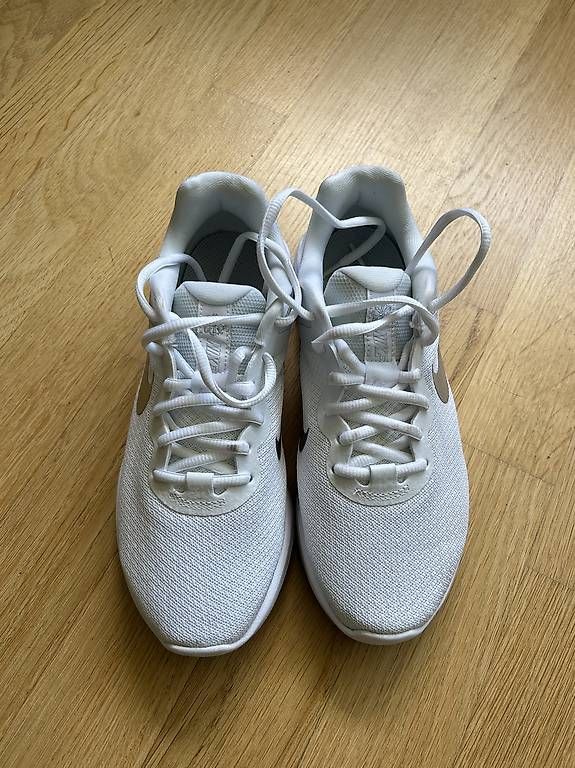 Scarpe da donna: Nike Schuh weiss – Usato da Weisslingen venduto da seat_driver 1