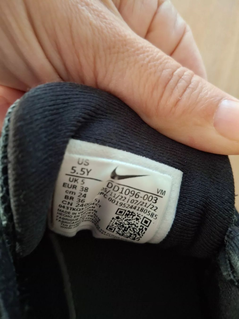 Nike Scarpe per ragazzi: Schuhe v. Nike, Gr. 38, schwarz – Usato da Bilten venduto da pelanov 6