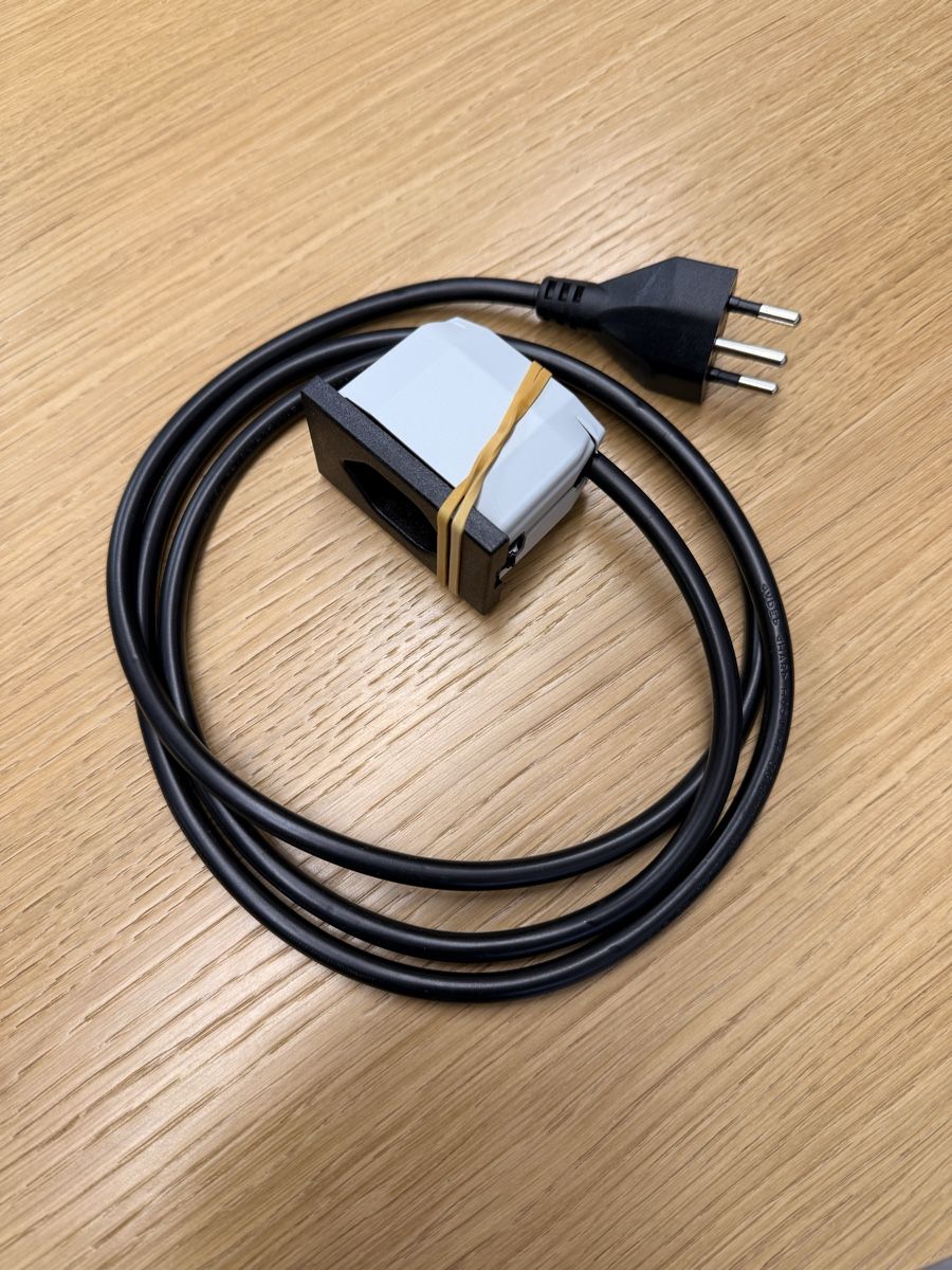 Hager Fiches d'alim.: Kabel mit Steckdose Hager – Neuf (Voir description) à Appenzell par BumpRiver