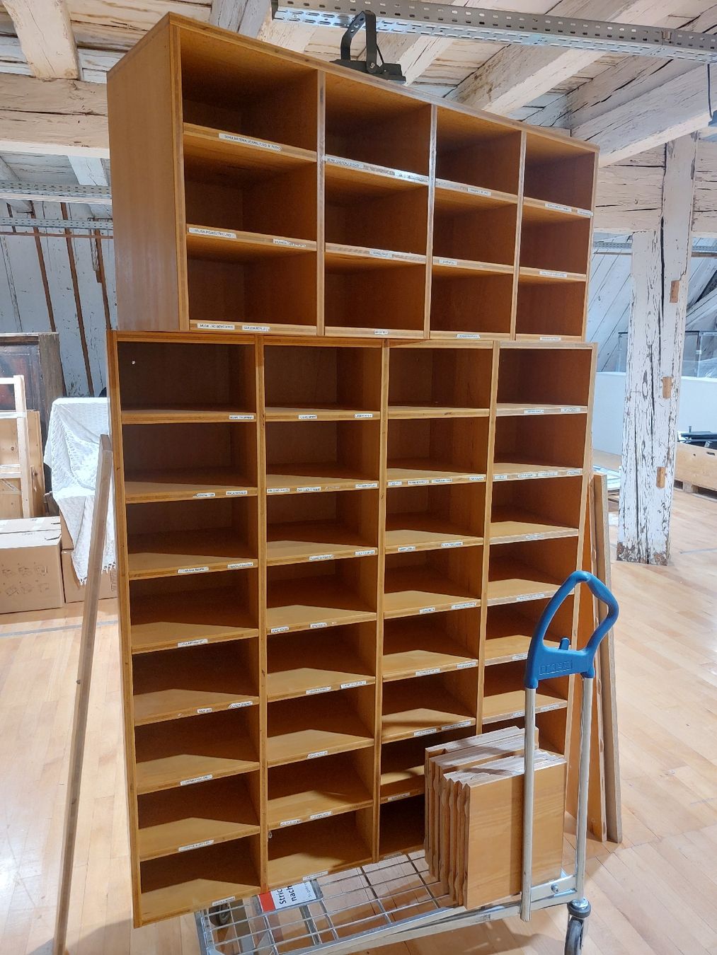 Étagères: Arbeitsfächer / Lehrerzimmer / Holzfächer – D'occasion à Luzern par Legomusegg