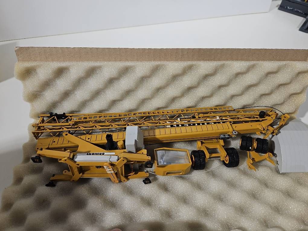 Liebherr Modellbausätze & Standmodelle: Liebherr 28K – Gebraucht aus Wittenbach von r_e_d87p 1
